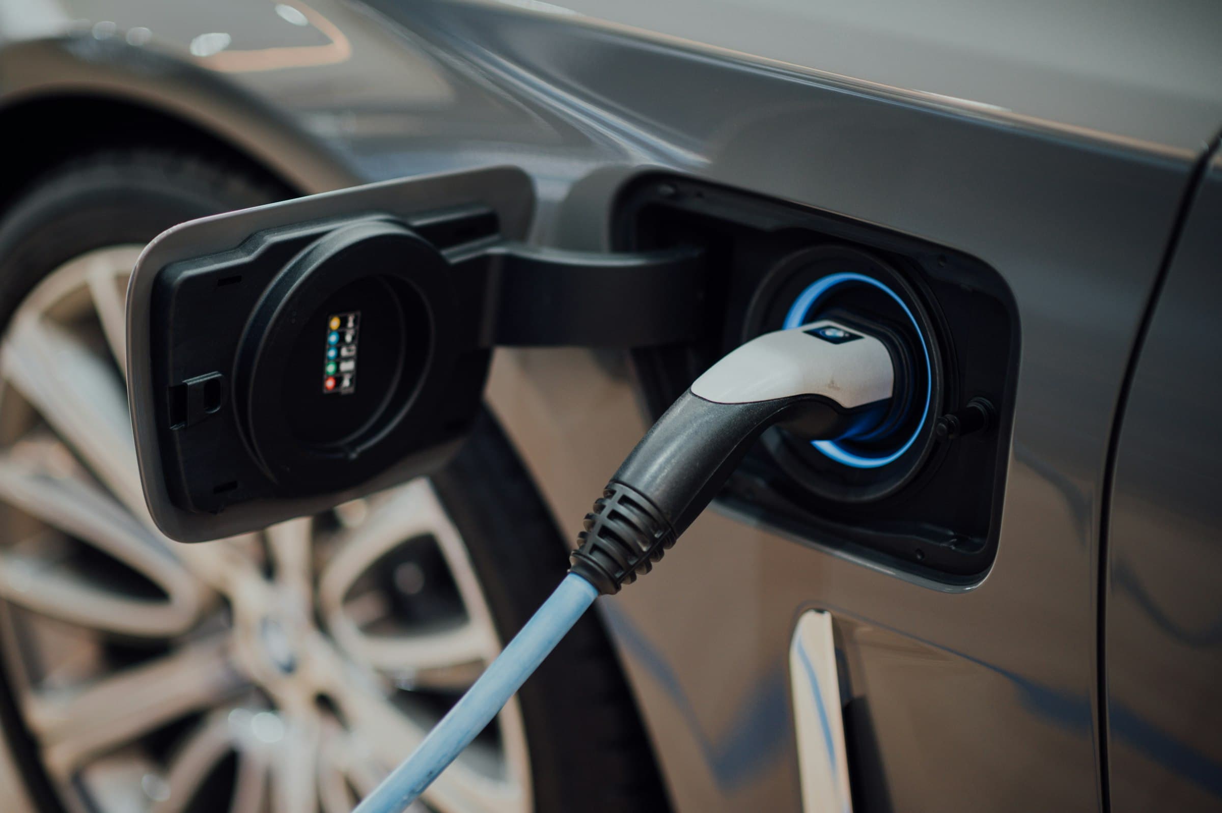 Dækker forsikringen, hvis elbilens batteri taber kapacitet over tid?